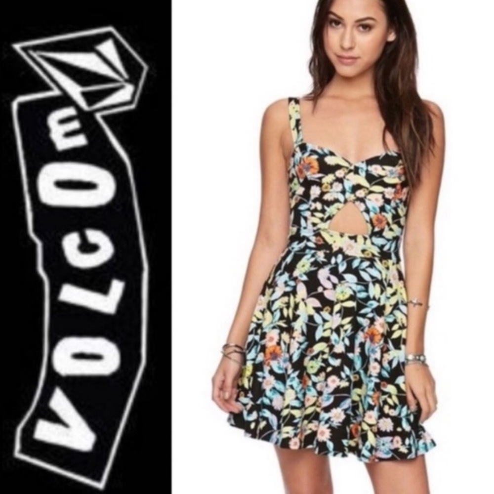 Volcolm skater dress! Sz small. Perfect condition
